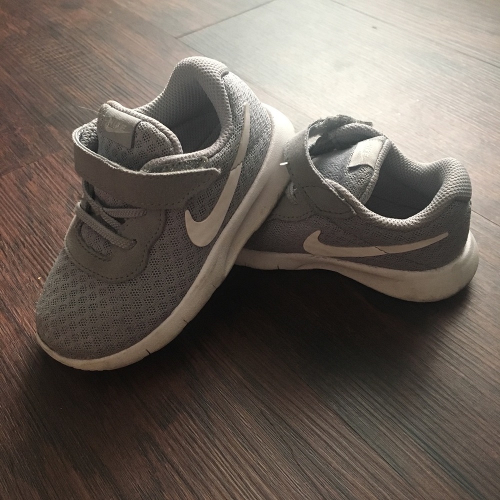 Toddler Nike shoes 7C